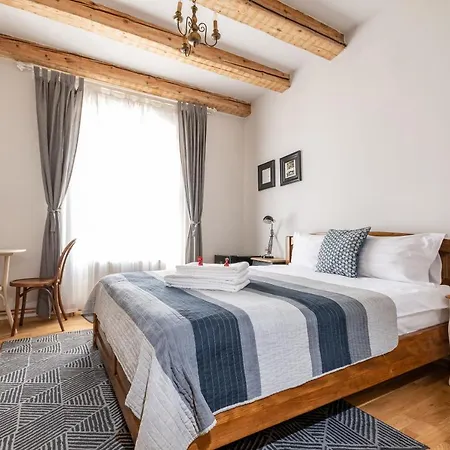 Apart-hotel Wood House Republicii Braşov