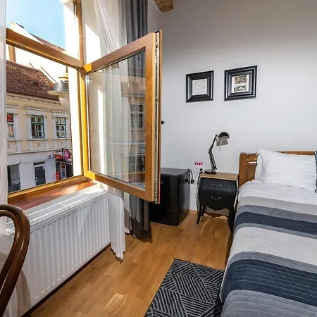 Wood House Republicii Apart-hotel Braşov
