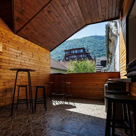 Wood House Republicii Apart-hotel Braşov
