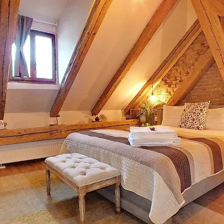 Wood House Republicii Apart-hotel